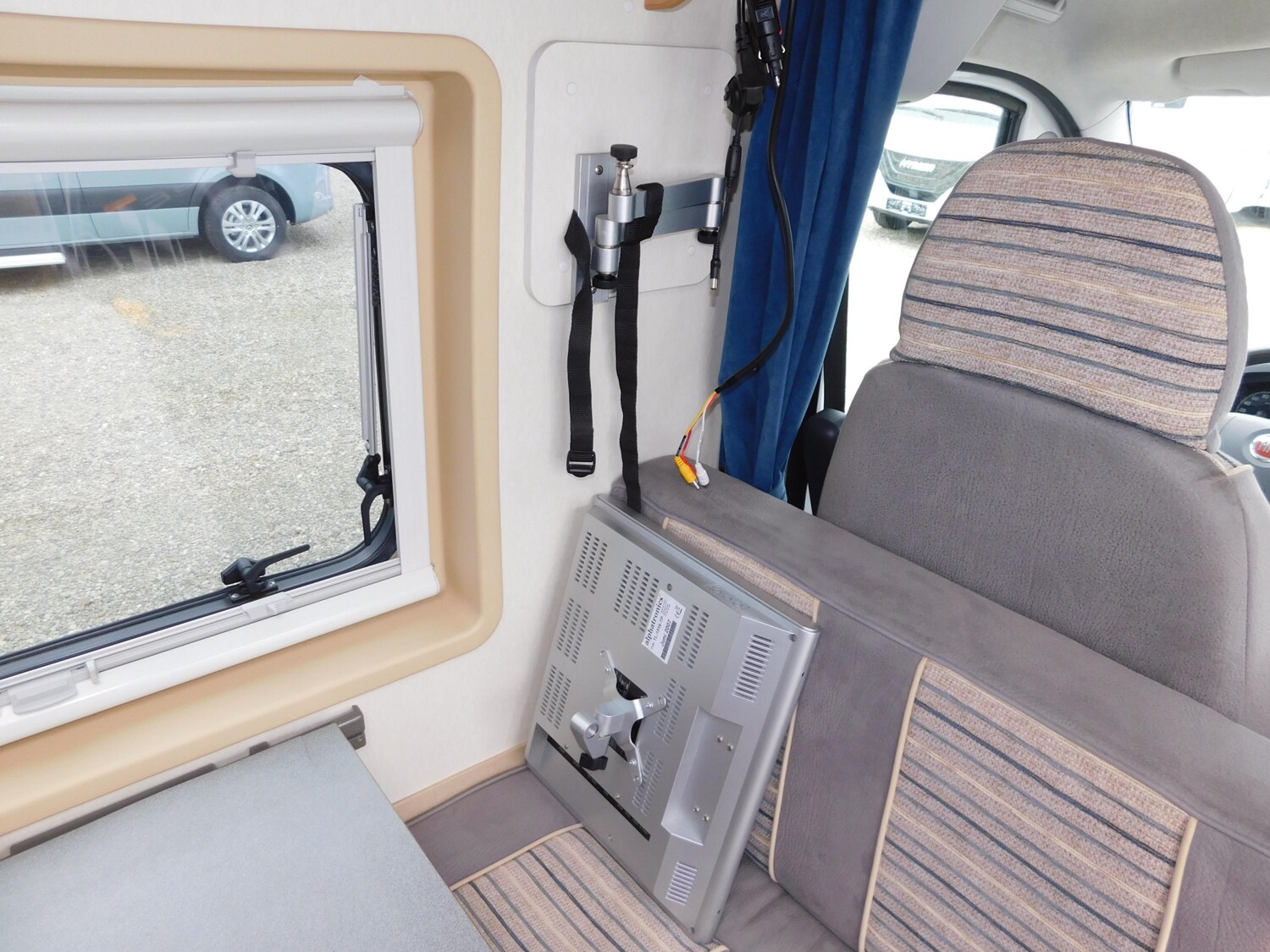 Adria Twin 4 AHK, TV+SAT, Rückfahrkamera, Fahrradträg. - Bild 11