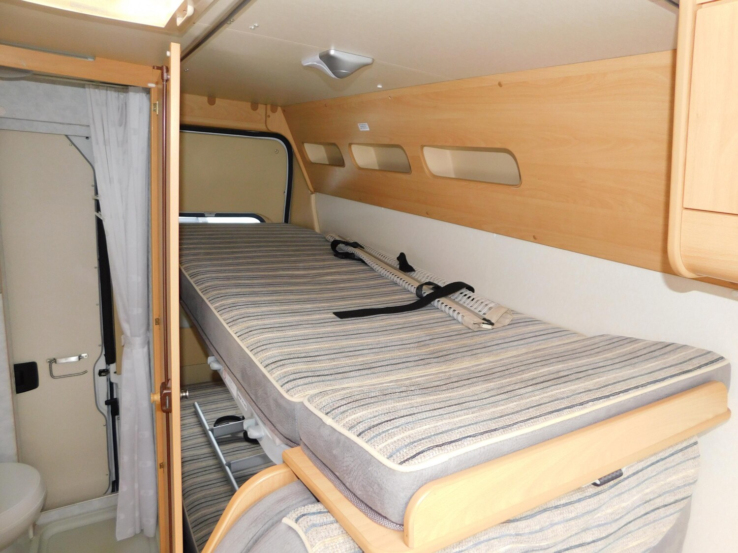 Adria Twin 4 AHK, TV+SAT, Rückfahrkamera, Fahrradträg. - Bild 15