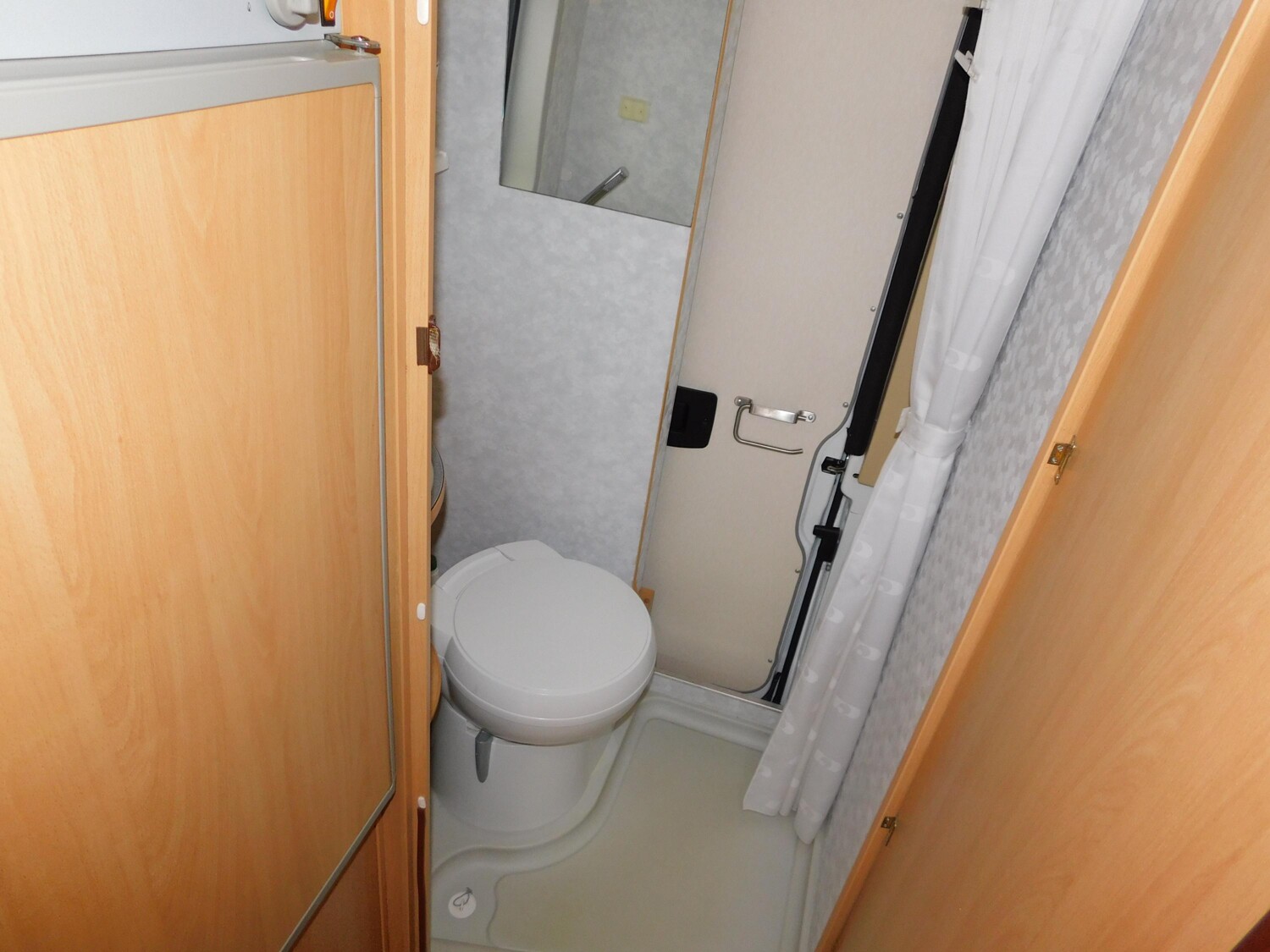 Adria Twin 4 AHK, TV+SAT, Rückfahrkamera, Fahrradträg. - Bild 20