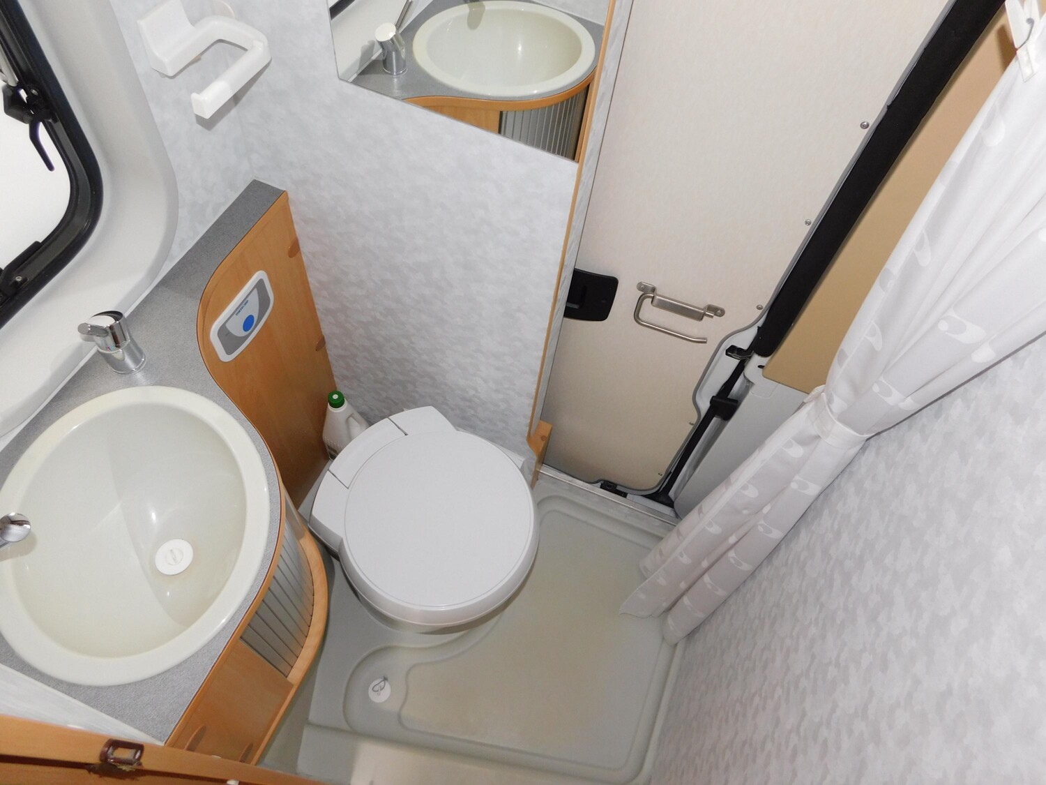 Adria Twin 4 AHK, TV+SAT, Rückfahrkamera, Fahrradträg. - Bild 21