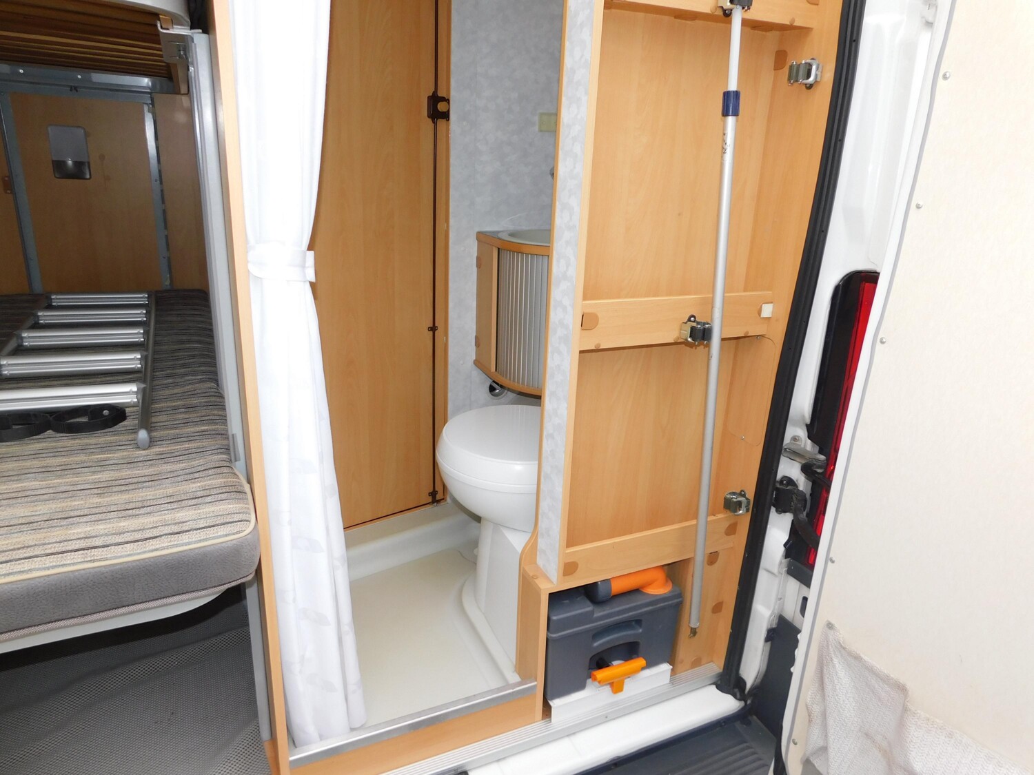 Adria Twin 4 AHK, TV+SAT, Rückfahrkamera, Fahrradträg. - Bild 22