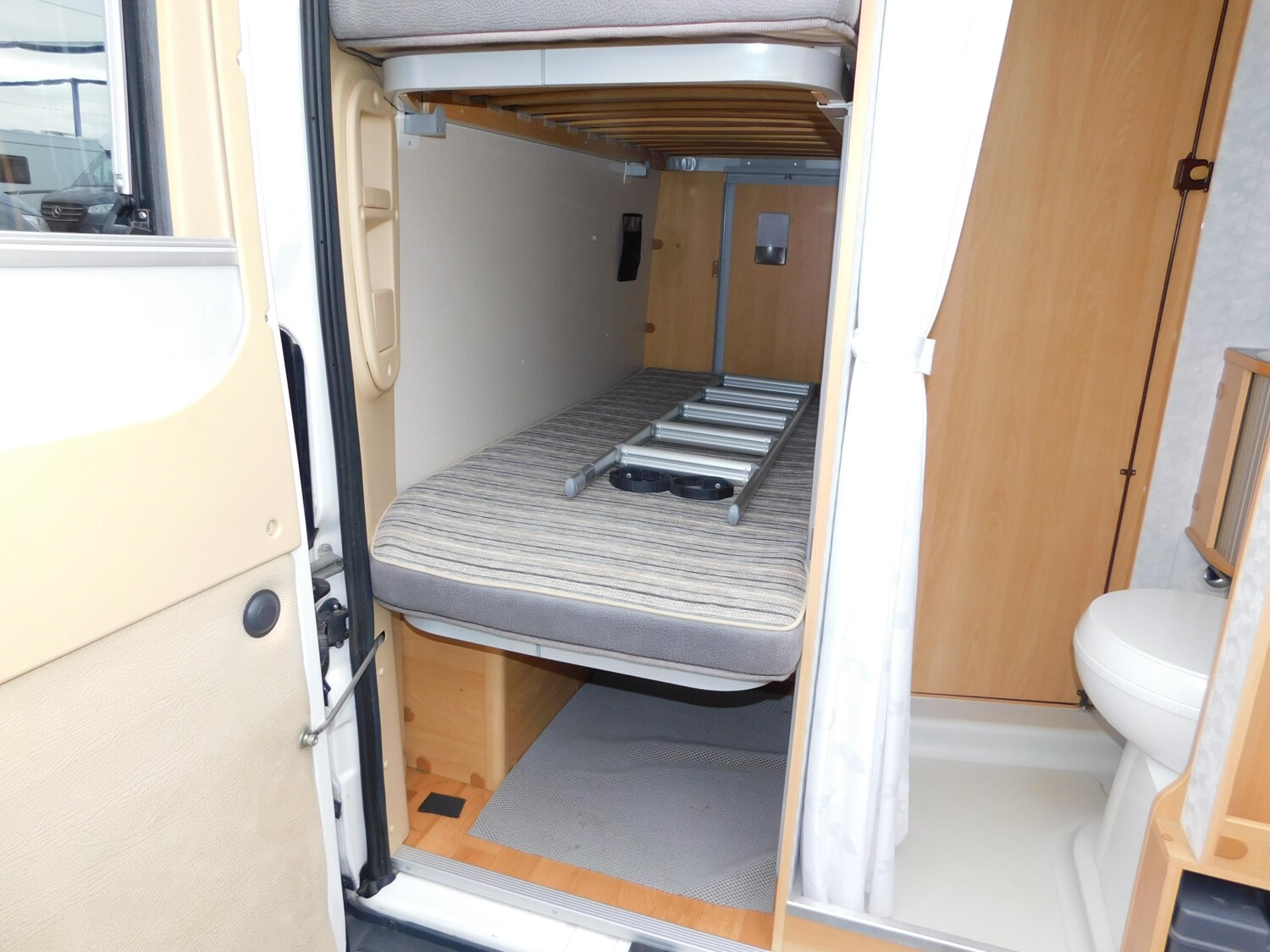 Adria Twin 4 AHK, TV+SAT, Rückfahrkamera, Fahrradträg. - Bild 23