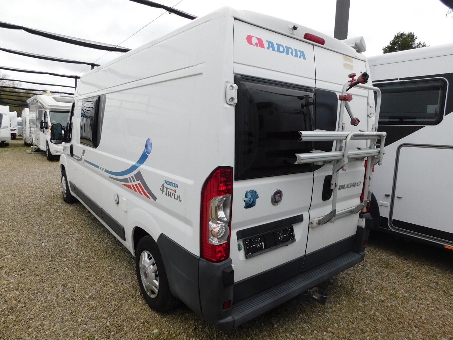 Adria Twin 4 AHK, TV+SAT, Rückfahrkamera, Fahrradträg. - Bild 3