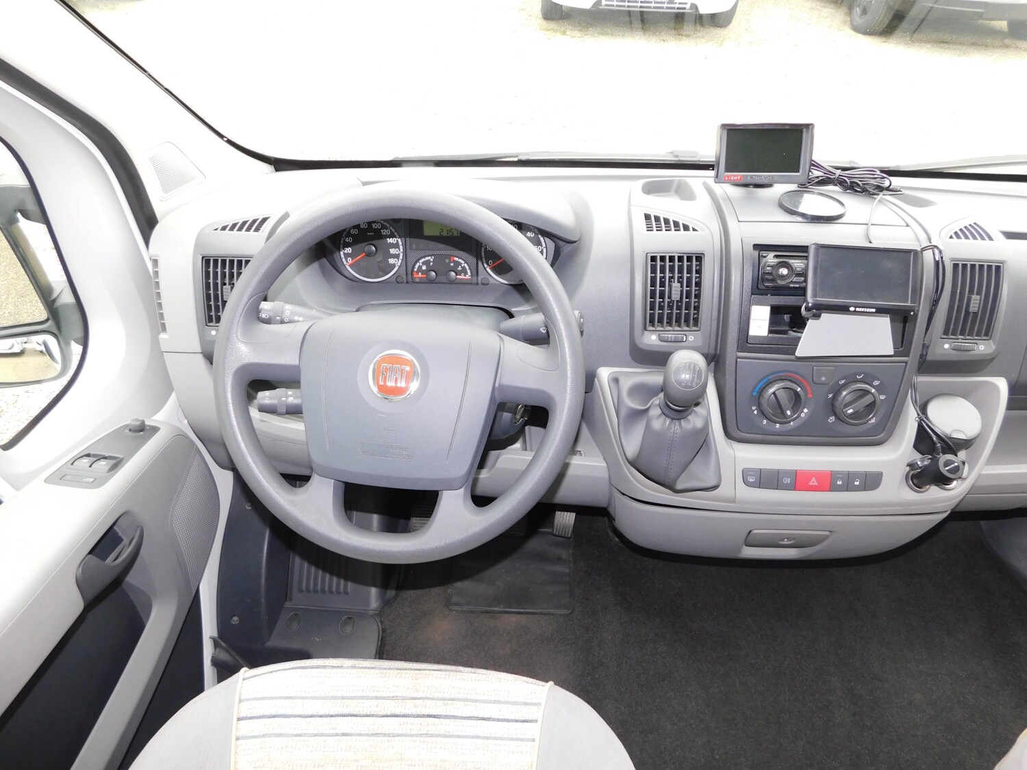 Adria Twin 4 AHK, TV+SAT, Rückfahrkamera, Fahrradträg. - Bild 8