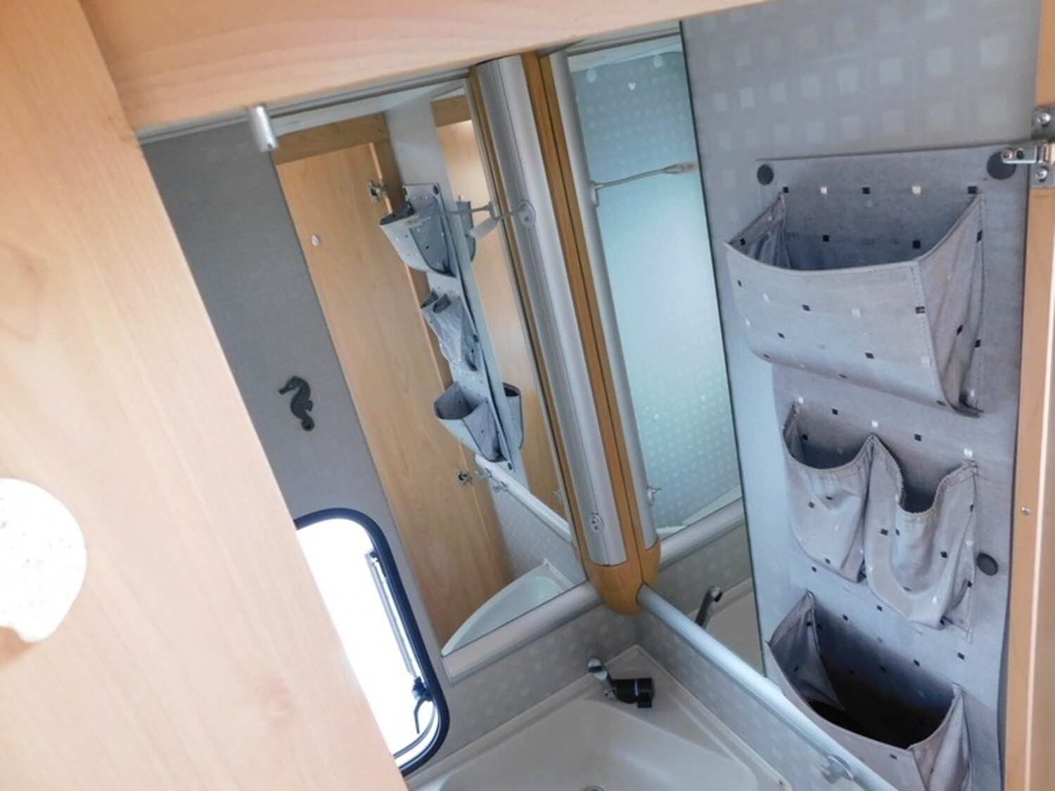 Bürstner Ventana 410 TS Mover, Vorzelt, Sackmarkise, Fahrradträger - Bild 11