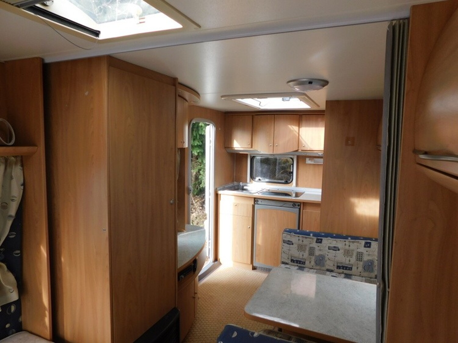 Bürstner Ventana 410 TS Mover, Vorzelt, Sackmarkise, Fahrradträger - Bild 14