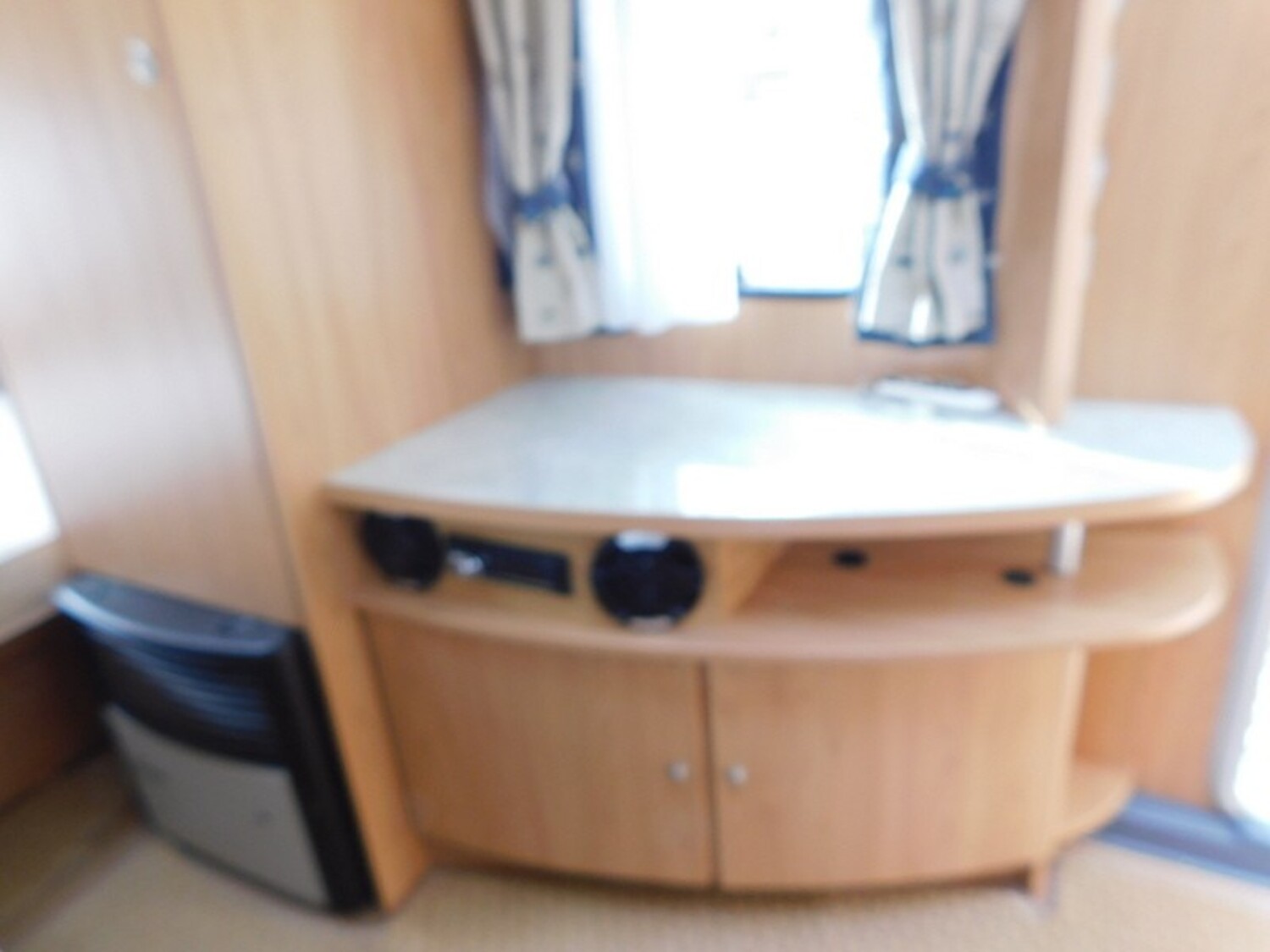 Bürstner Ventana 410 TS Mover, Vorzelt, Sackmarkise, Fahrradträger - Bild 8