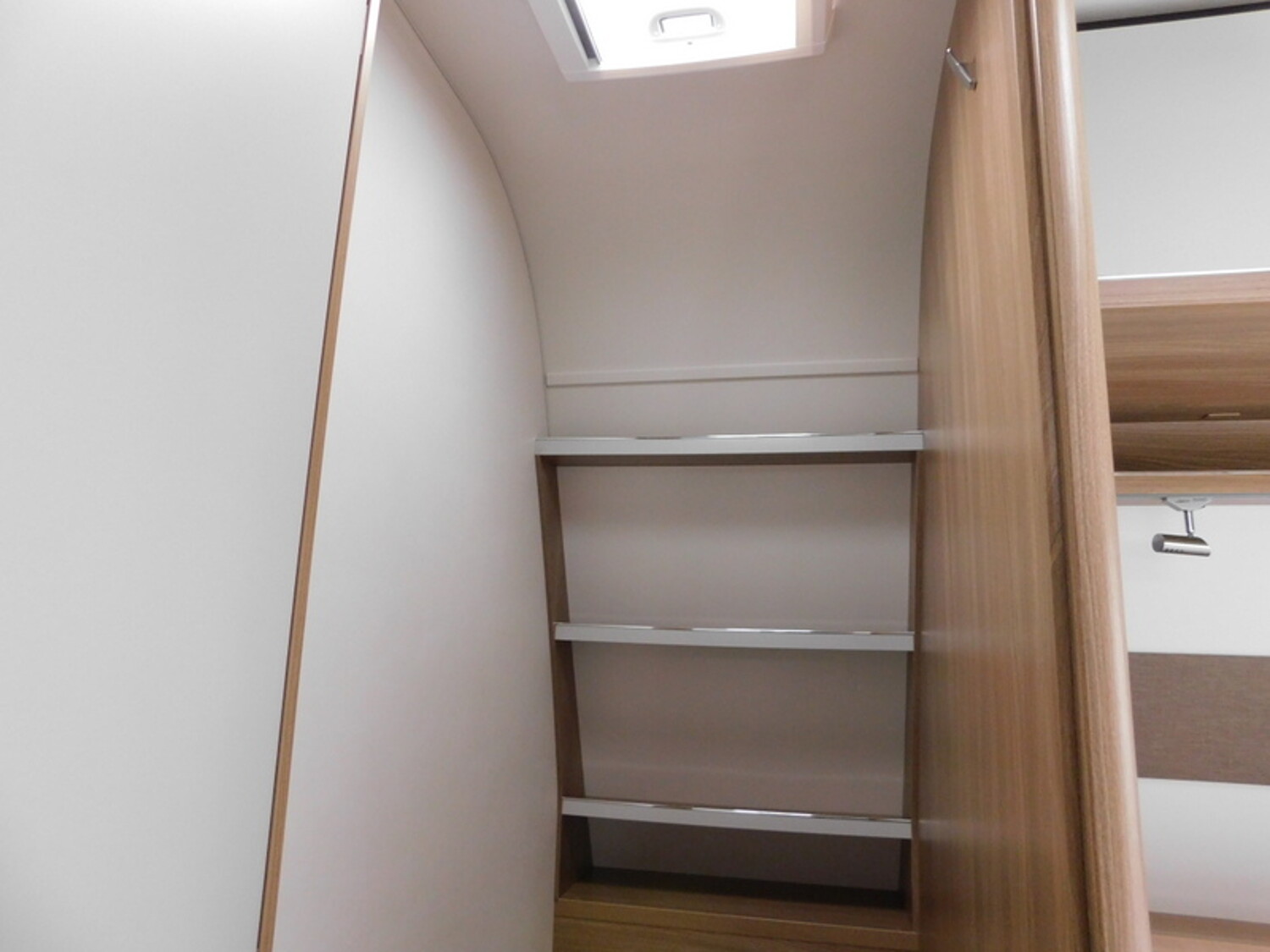 Bürstner Premio 460 TS IC-Line, Klima, Kombidose, Auflast - Bild 13