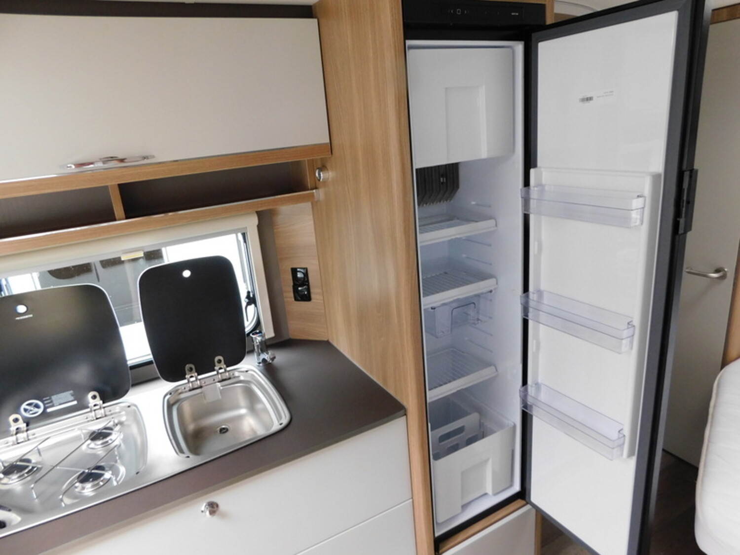 Bürstner Premio 460 TS IC-Line, Klima, Kombidose, Auflast - Bild 9