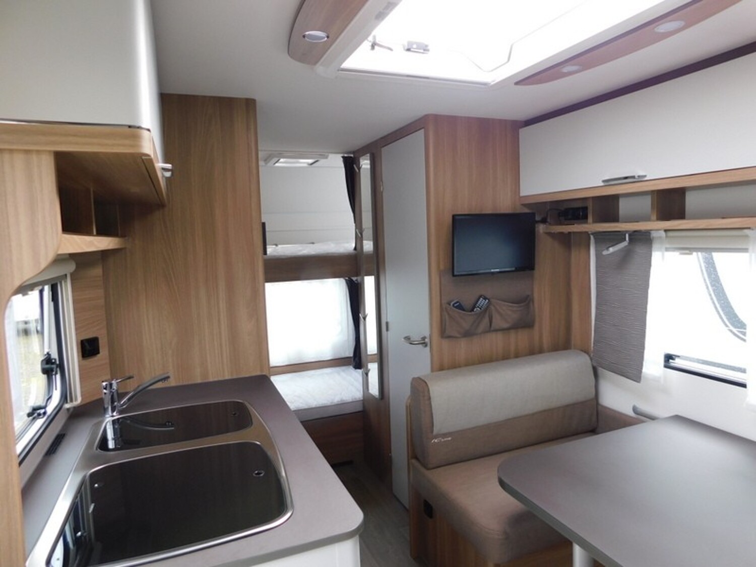 Bürstner Premio 495 TK Mover, Vorzelt Air, Sat-Anlage+TV - Bürstner Caravan 2022 - Bild 11 Bürstner Premio 495 TK Mover, Vorzelt Air, Sat-Anlage+TV - Bild 11