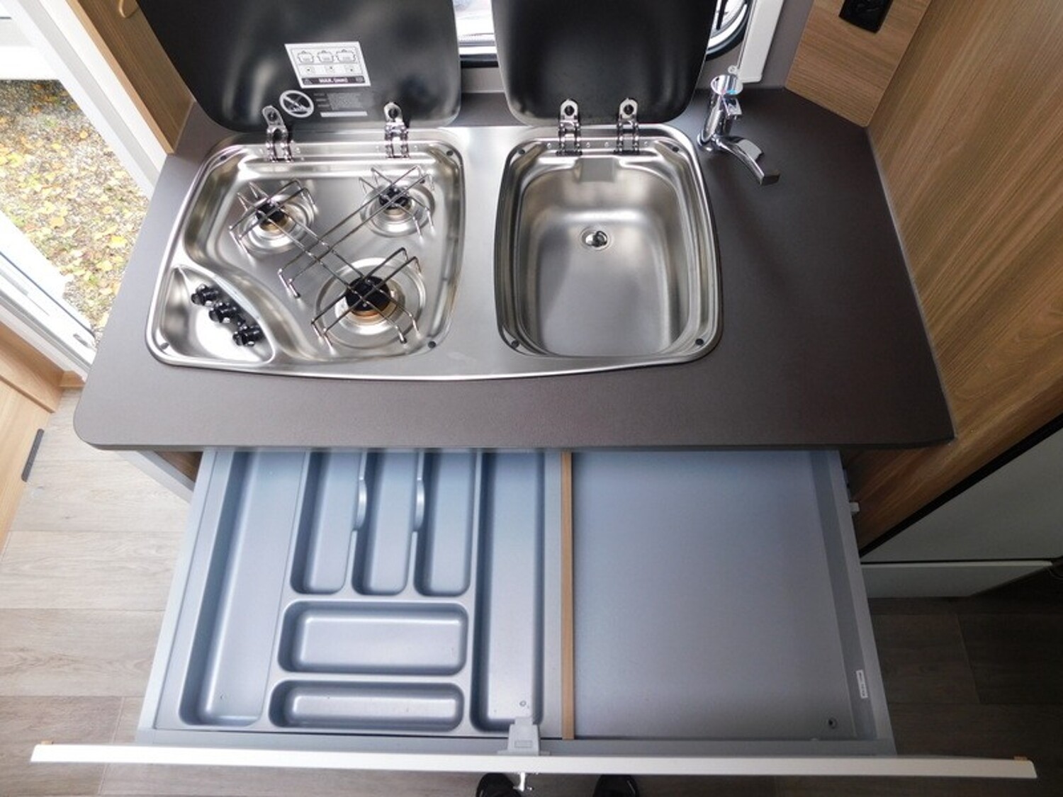 Bürstner Premio 495 TK Mover, Vorzelt Air, Sat-Anlage+TV - Bürstner Caravan 2022 - Bild 12 Bürstner Premio 495 TK Mover, Vorzelt Air, Sat-Anlage+TV - Bild 12