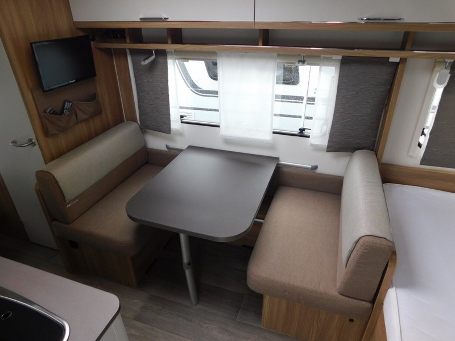 Bürstner Premio 495 TK Mover, Vorzelt Air, Sat-Anlage+TV - Bürstner Caravan 2022 - Bild 7 Bürstner Premio 495 TK Mover, Vorzelt Air, Sat-Anlage+TV - Bild 7