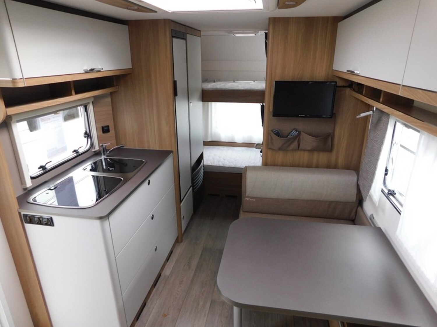 Bürstner Premio 495 TK Mover, Vorzelt Air, Sat-Anlage+TV - Bürstner Caravan 2022 - Bild 8 Bürstner Premio 495 TK Mover, Vorzelt Air, Sat-Anlage+TV - Bild 8