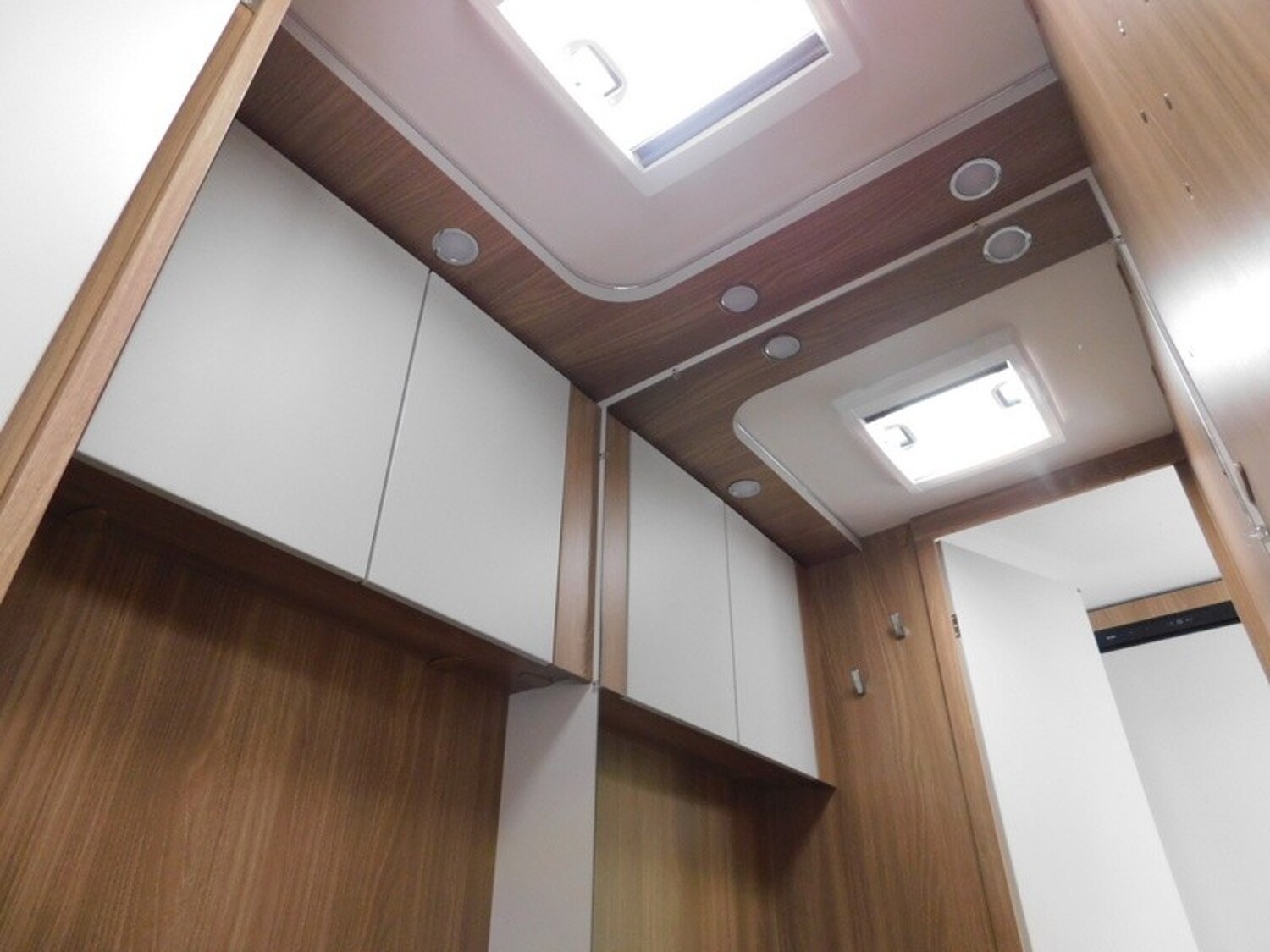 Bürstner Premio 495 TK Mover, Vorzelt Air, Sat-Anlage+TV - Bürstner Caravan 2022 - Bild 10 Bürstner Premio 495 TK Mover, Vorzelt Air, Sat-Anlage+TV - Bild 10