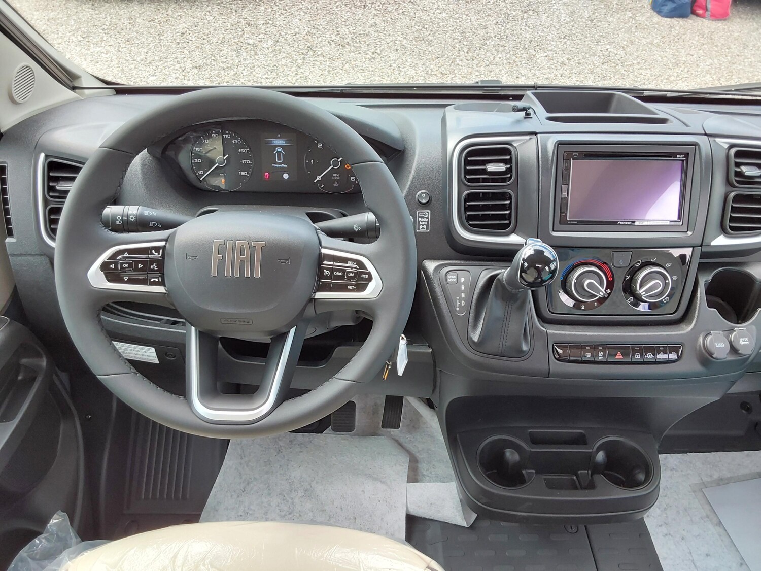 Bürstner B66 C 600 Lederausst., Automatik, Radio & RFK - Bild 5
