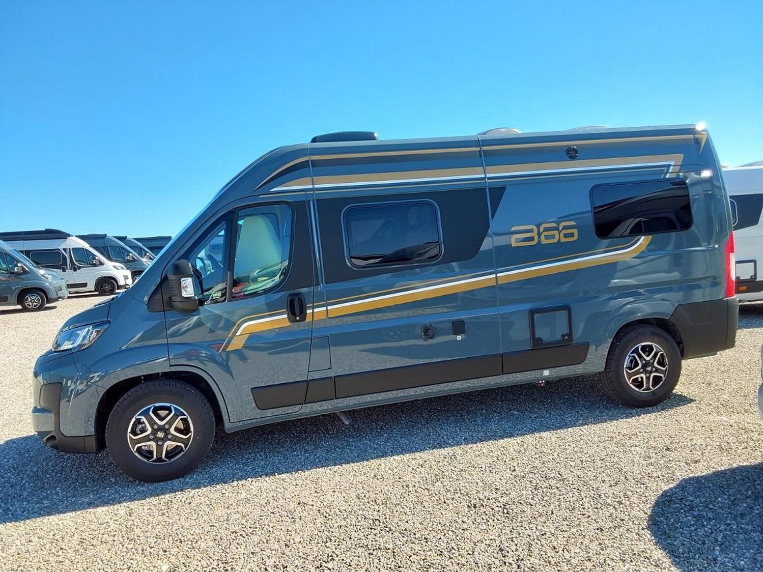 Bürstner B66 C 600 Lederausstattung, Automatikgetriebe - Bild 2