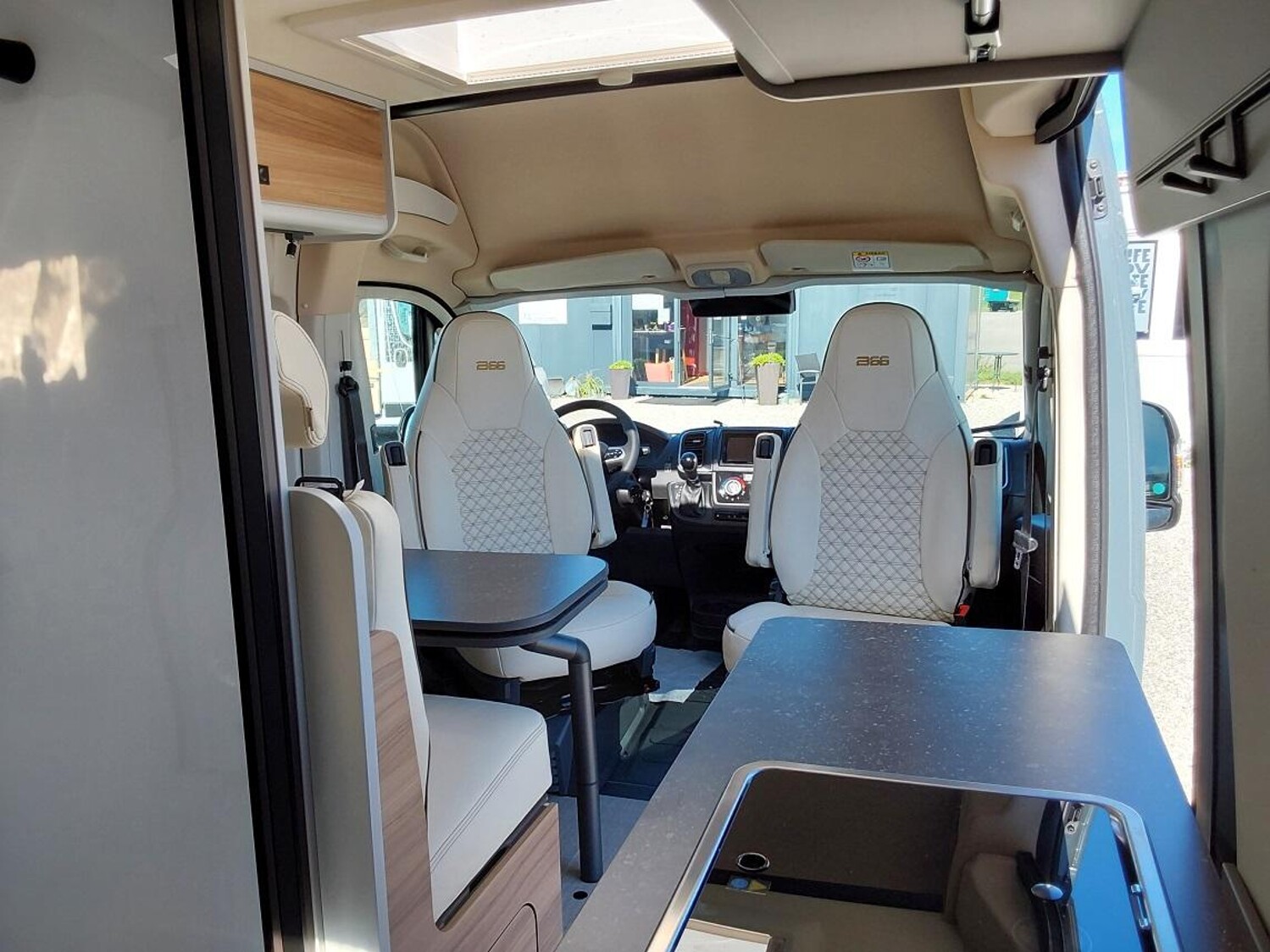 Bürstner B66 C 600 Lederausstattung, Automatikgetriebe - Bild 7