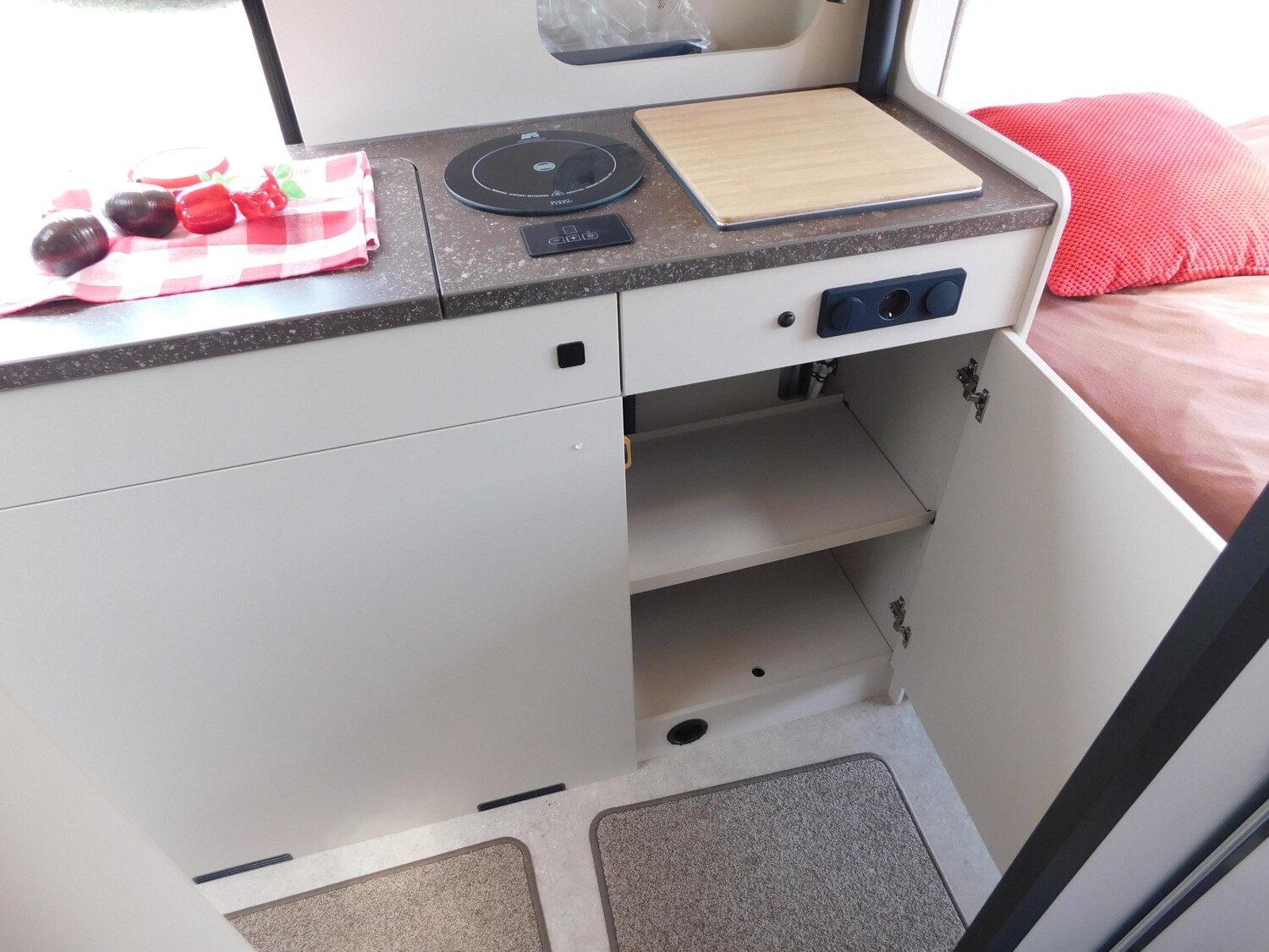 Bürstner Papillon PC 6.0 Automatik, Winter+Küchenpaket - Bild 11