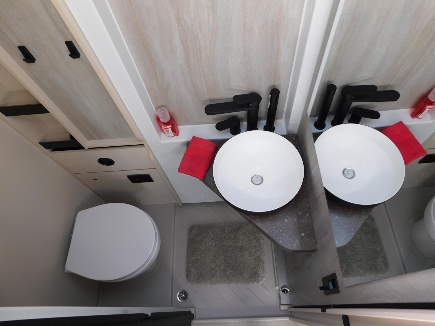 Bürstner Signature SFT 7.0 Festtank-Toilette+Combi6E+Navi - Bild 13