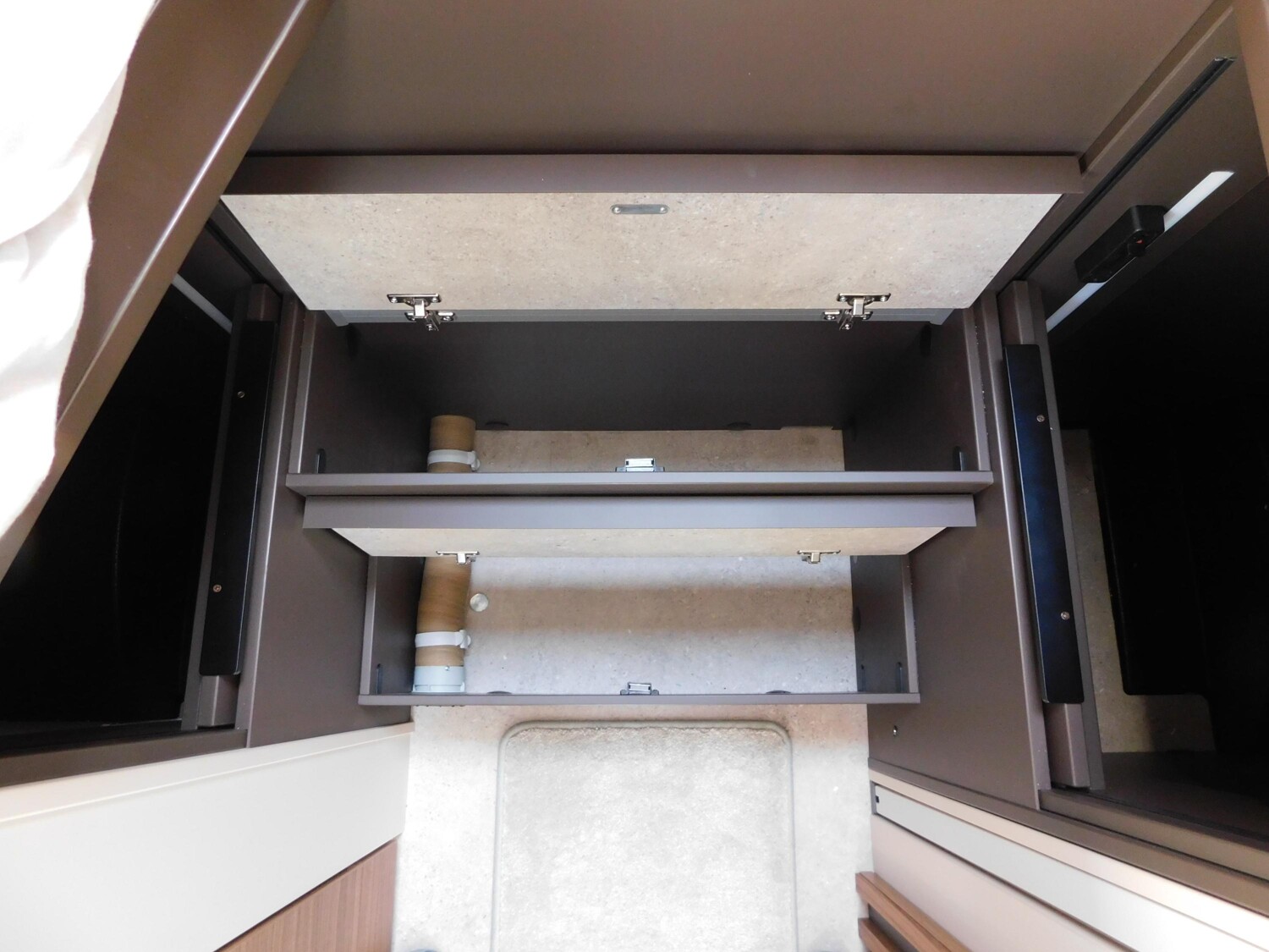 Bürstner Signature SFT 7.0 Festtank-Toilette+Combi6E+Navi - Bild 18