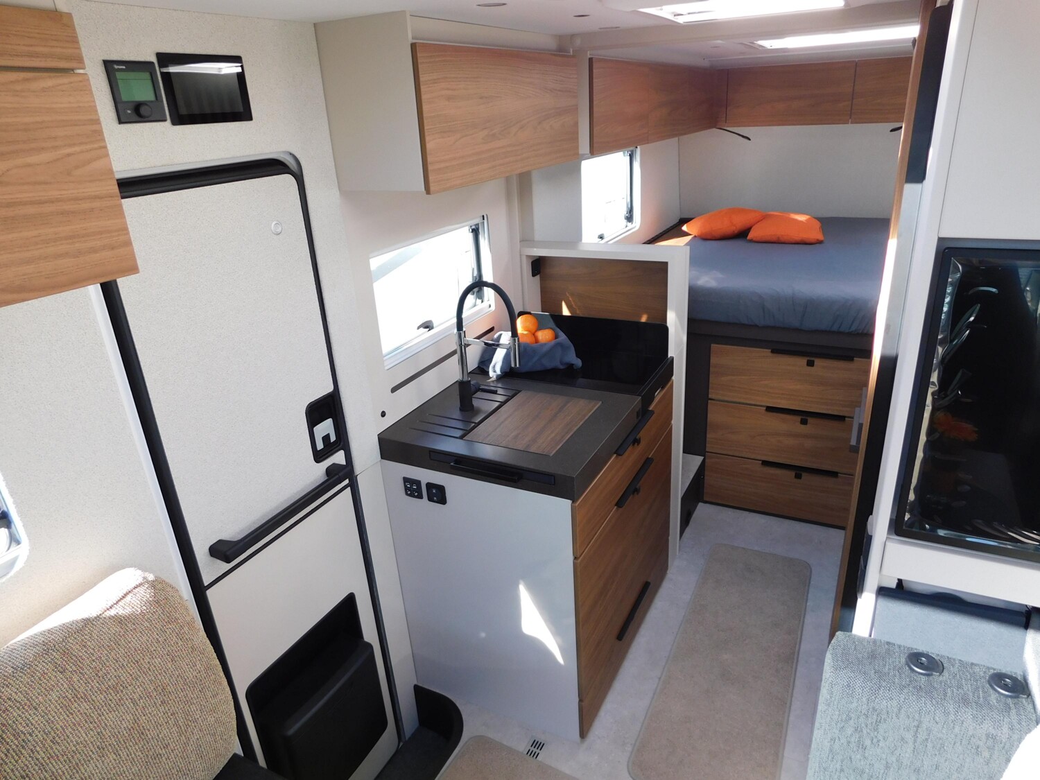 Bürstner Signature SFT 7.4 Navi+Kamera+L-Sitzbank+Markise - Bild 10