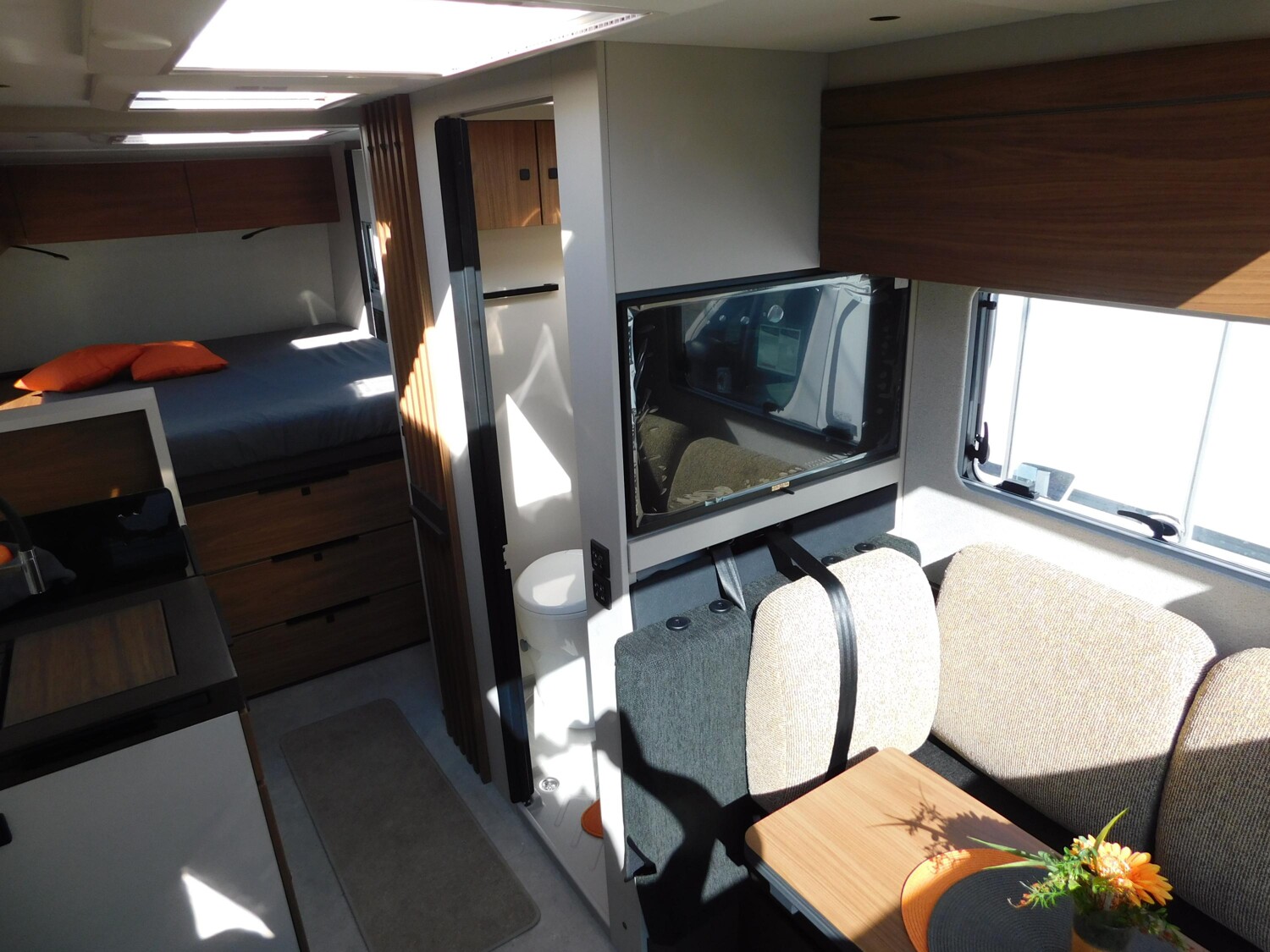 Bürstner Signature SFT 7.4 Navi+Kamera+L-Sitzbank+Markise - Bild 11