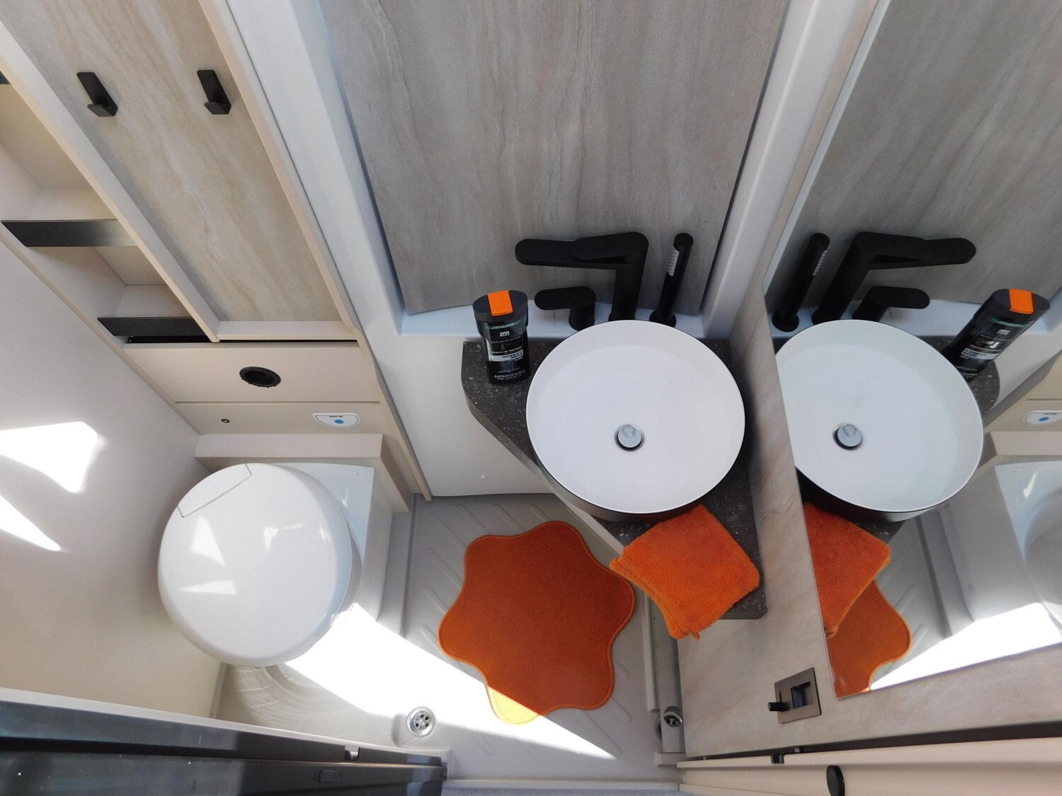 Bürstner Signature SFT 7.4 Navi+Kamera+L-Sitzbank+Markise - Bild 12