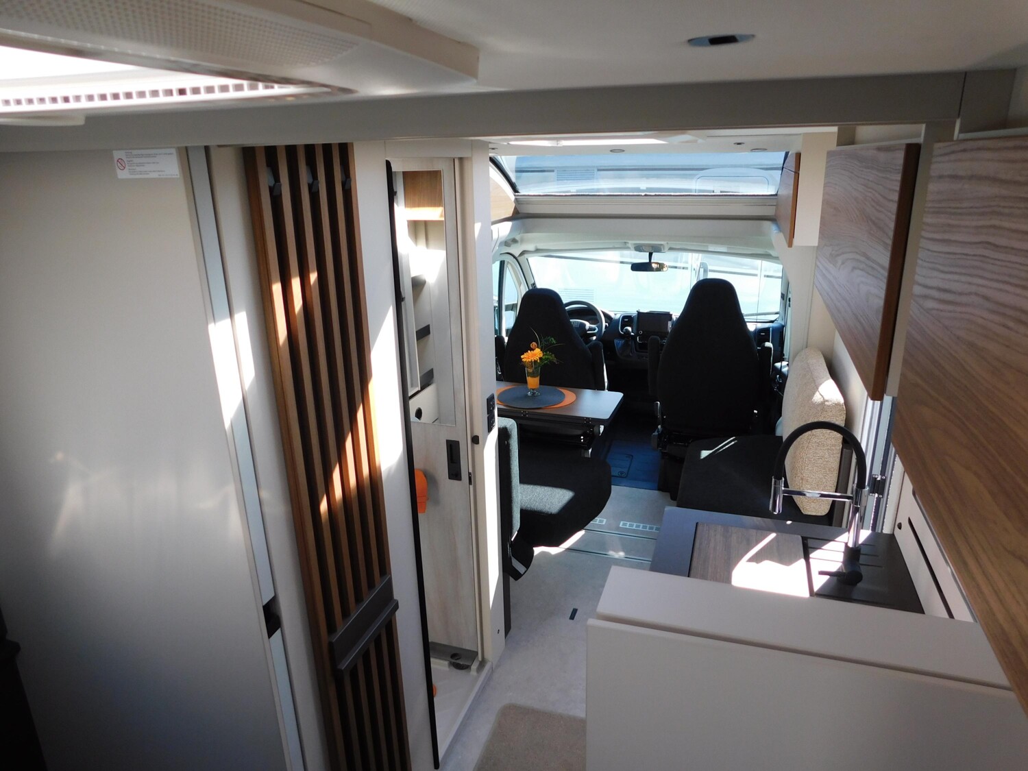 Bürstner Signature SFT 7.4 Navi+Kamera+L-Sitzbank+Markise - Bild 18