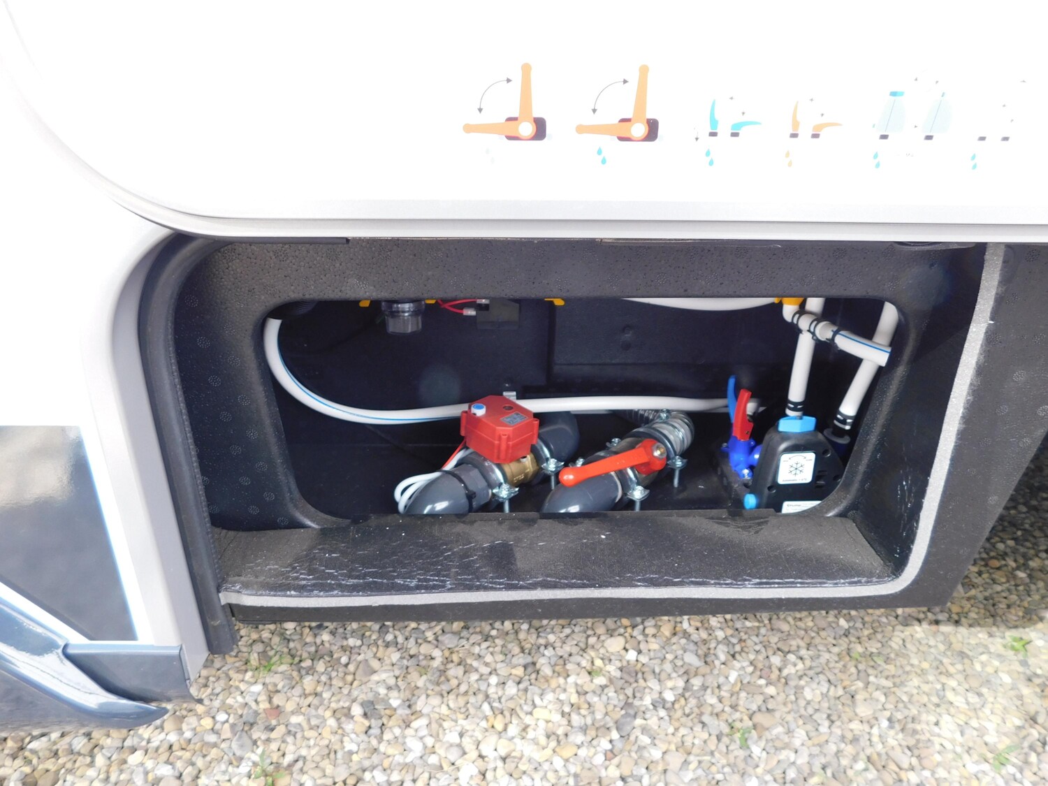 Bürstner Signature SFT 7.4 Navi+Kamera+L-Sitzbank+Markise - Bild 19