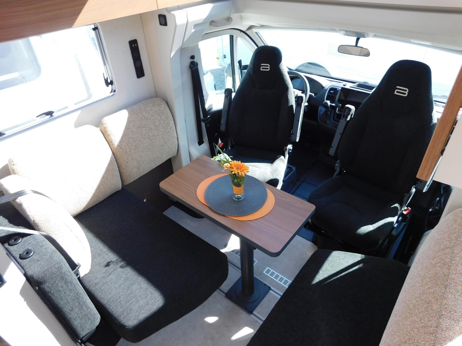 Bürstner Signature SFT 7.4 Navi+Kamera+L-Sitzbank+Markise - Bild 8
