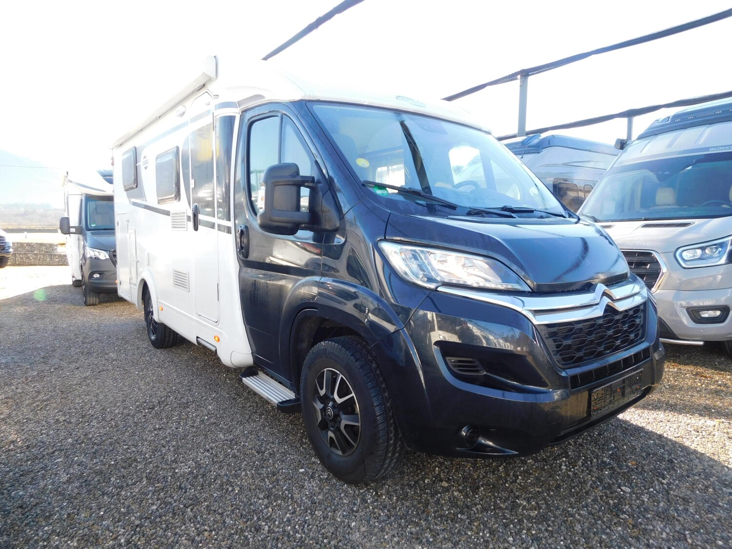 Carado Europa V 337 Hubstützen+Solar+Lithium+SAT+TV