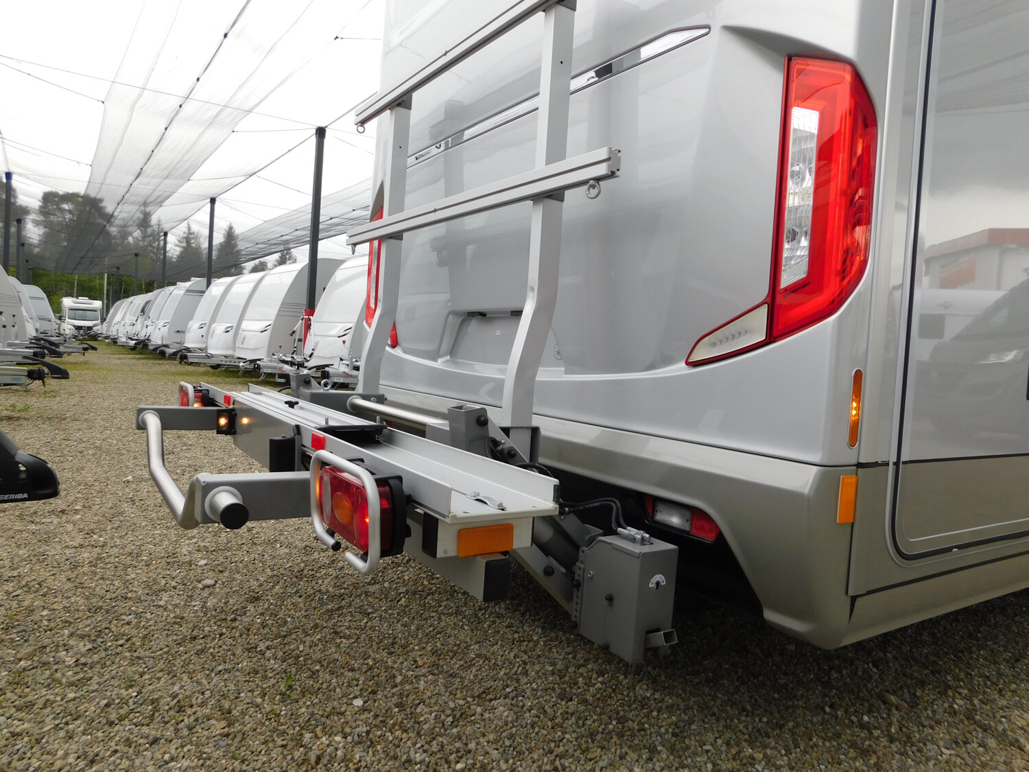 Carthago chic s-plus I 50 LE Vollluftfeder,Motorradträger - Bild 6