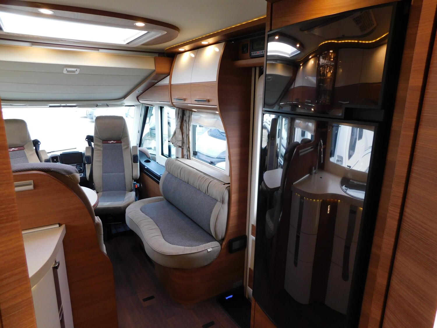 Carthago chic c-line I 6.2 XL QB E+P Stützen, Luftfeder - Carthago Reisemobil 2020 - Bild 10 Carthago chic c-line I 6.2 XL QB E+P Stützen, Luftfeder - Bild 10