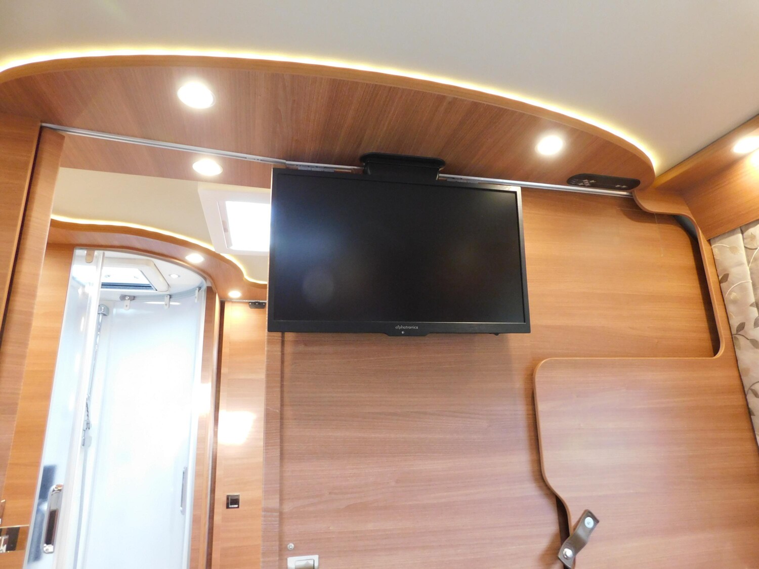 Carthago chic c-line I 6.2 XL QB E+P Stützen, Luftfeder - Carthago Reisemobil 2020 - Bild 18 Carthago chic c-line I 6.2 XL QB E+P Stützen, Luftfeder - Bild 18