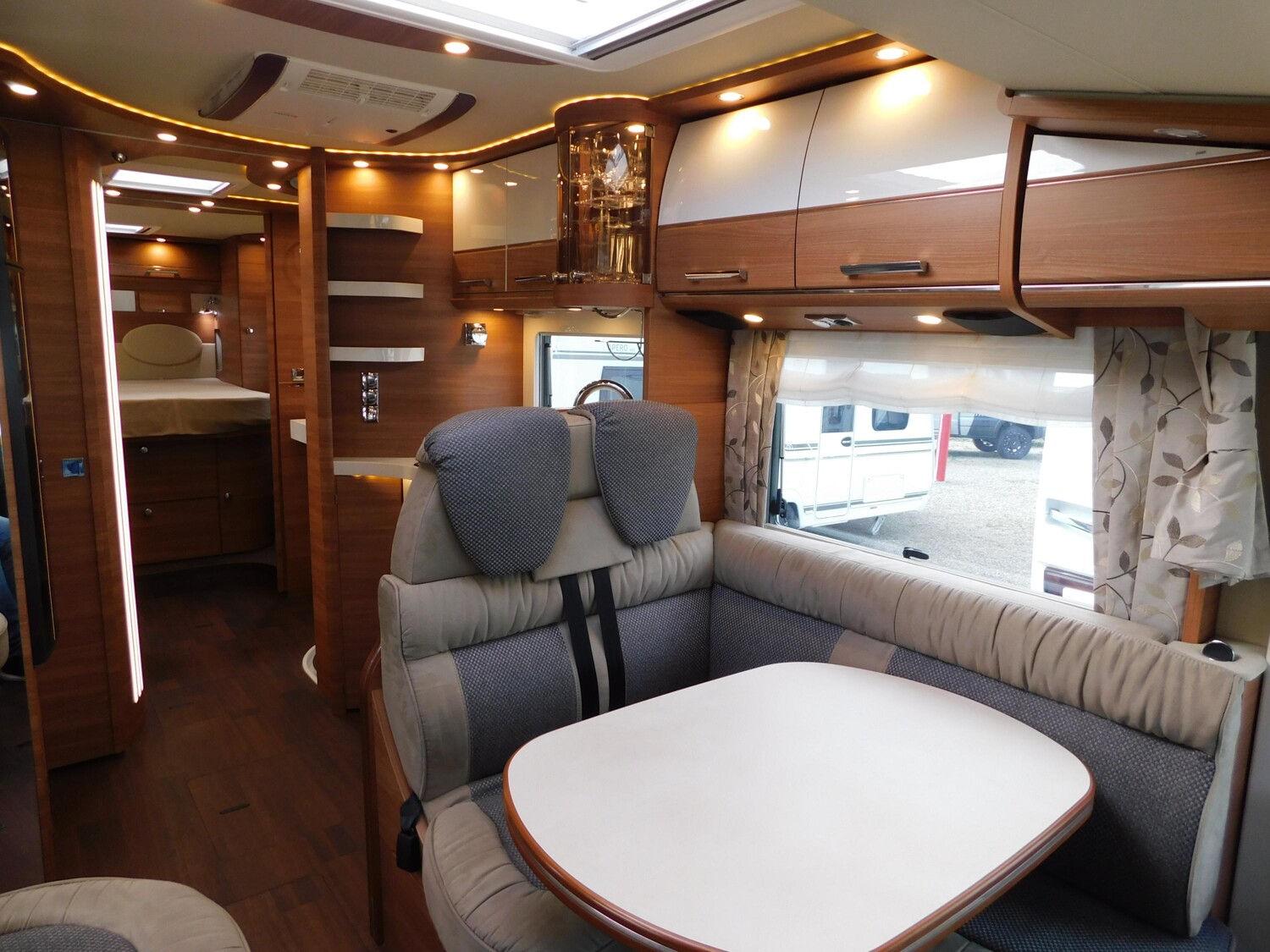Carthago chic c-line I 6.2 XL QB E+P Stützen, Luftfeder - Carthago Reisemobil 2020 - Bild 7 Carthago chic c-line I 6.2 XL QB E+P Stützen, Luftfeder - Bild 7