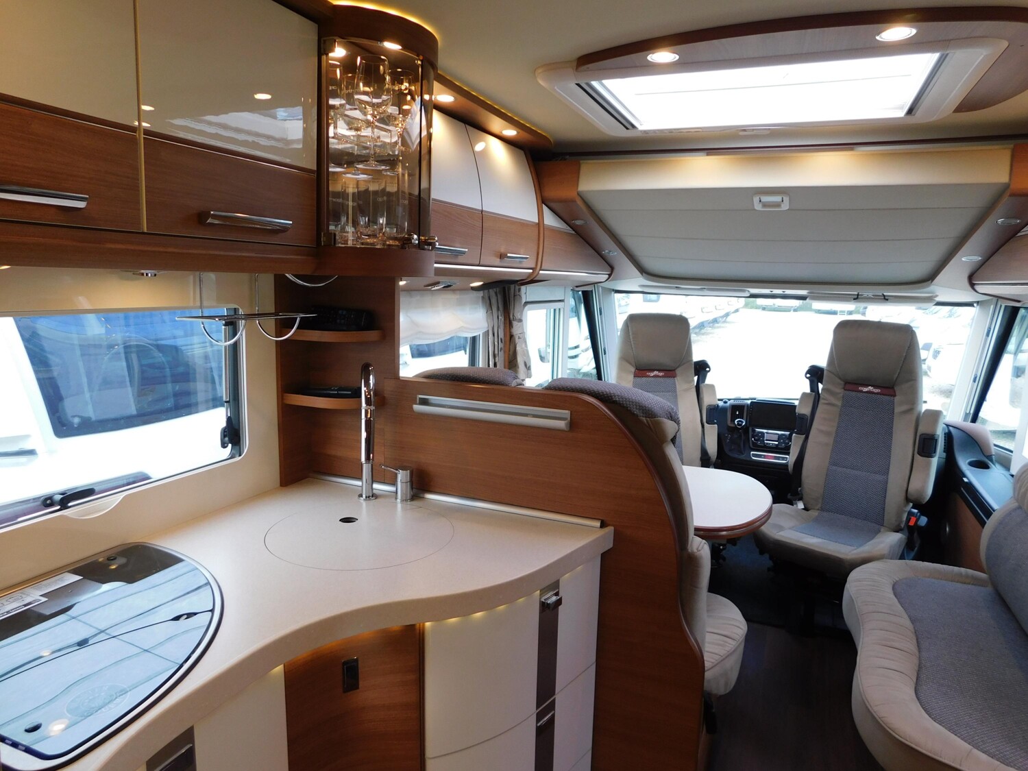 Carthago chic c-line I 6.2 XL QB E+P Stützen, Luftfeder - Carthago Reisemobil 2020 - Bild 9 Carthago chic c-line I 6.2 XL QB E+P Stützen, Luftfeder - Bild 9