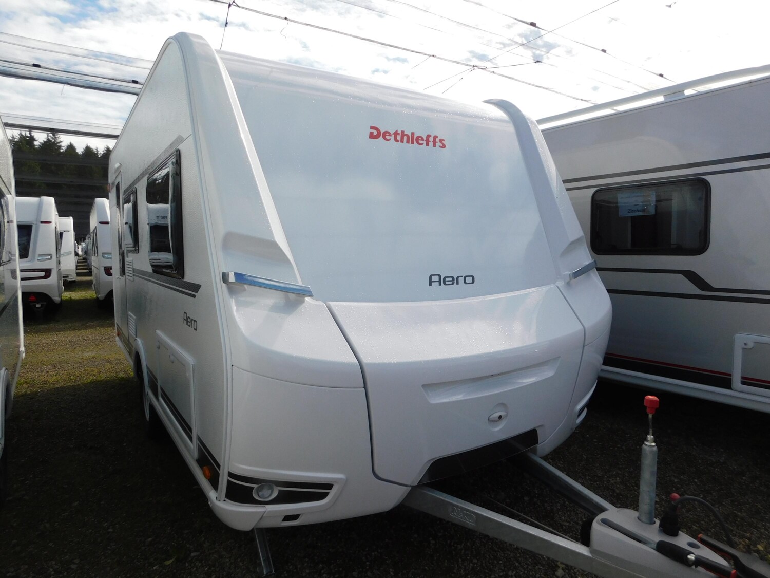 Dethleffs Aero 410 QS Duschpaket, Stauklappe links, 1700Kg - Dethleffs Caravan 2024 Dethleffs Aero 410 QS Duschpaket, Stauklappe links, 1700Kg