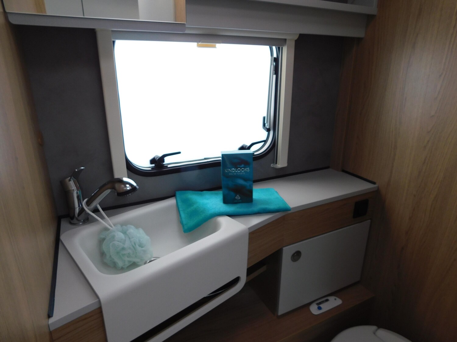 Dethleffs Aero 410 QS Duschpaket, Stauklappe links, 1700Kg - Dethleffs Caravan 2024 - Bild 13 Dethleffs Aero 410 QS Duschpaket, Stauklappe links, 1700Kg - Bild 13
