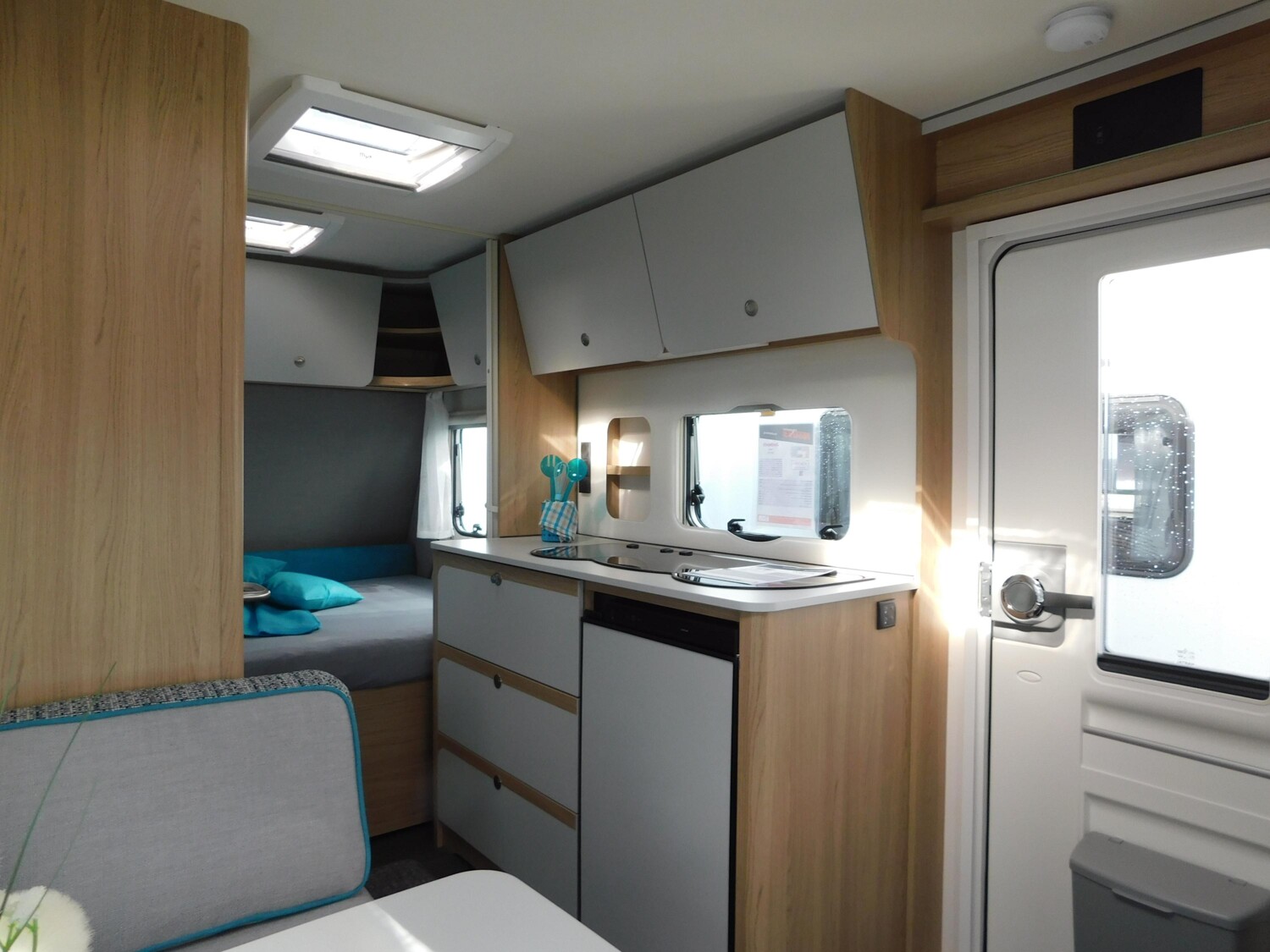 Dethleffs Aero 410 QS Duschpaket, Stauklappe links, 1700Kg - Dethleffs Caravan 2024 - Bild 6 Dethleffs Aero 410 QS Duschpaket, Stauklappe links, 1700Kg - Bild 6