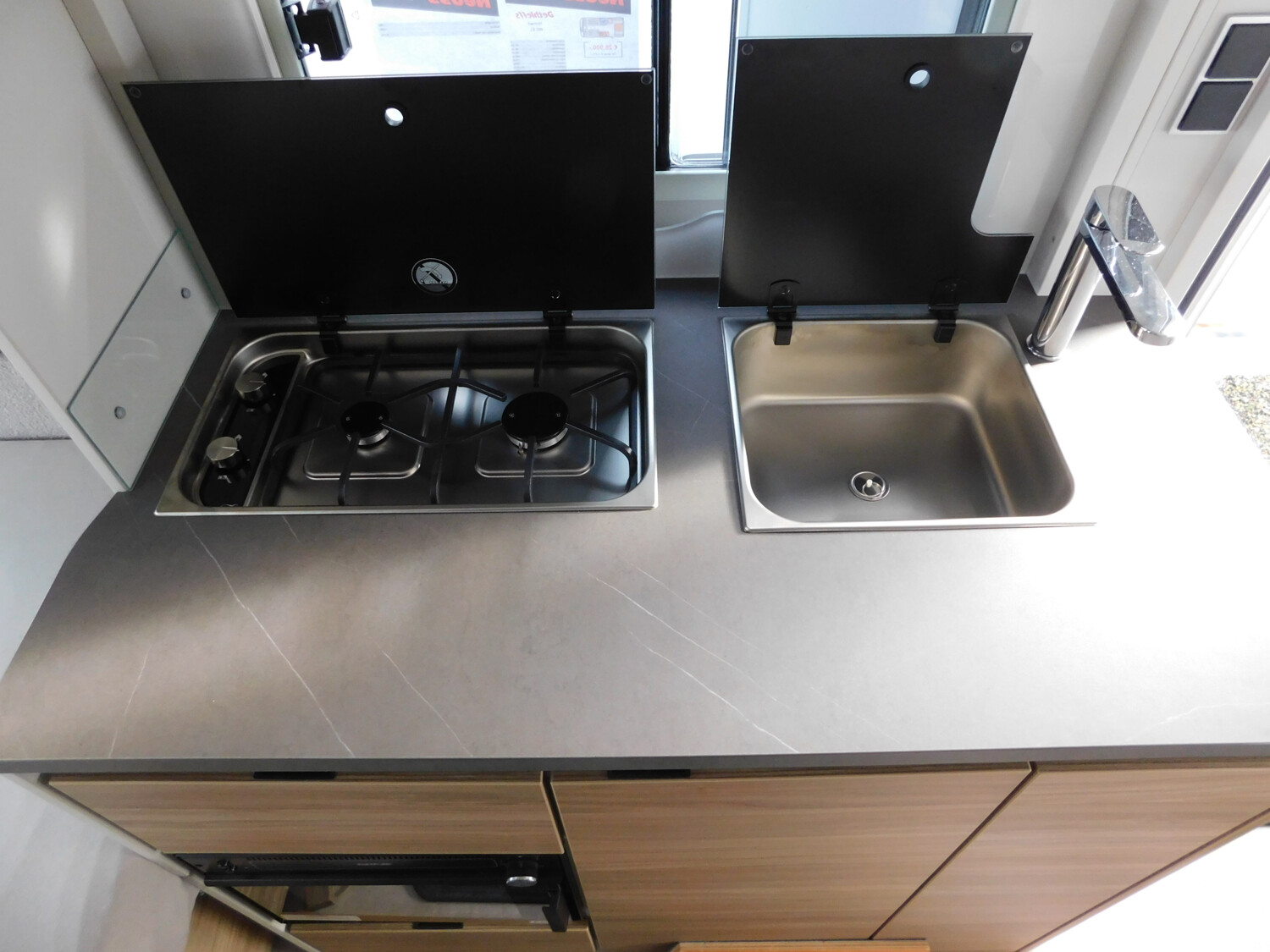 Dethleffs Nomad 460 EL Backofen, ATC, Duo-Control - Bild 12