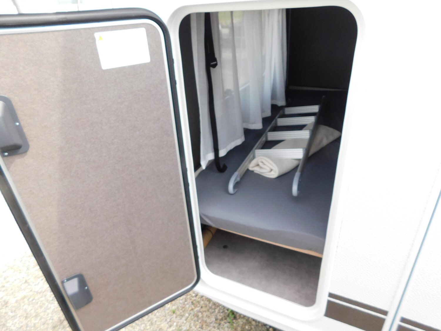 Dethleffs c-joy 480 QLK Bugfenster + Toilettenfenster - Bild 5