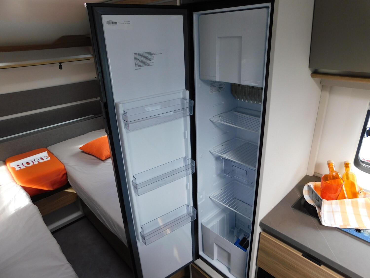 Dethleffs Nomad 490 EST Backofen, Heckbad mit Dusche - Bild 13
