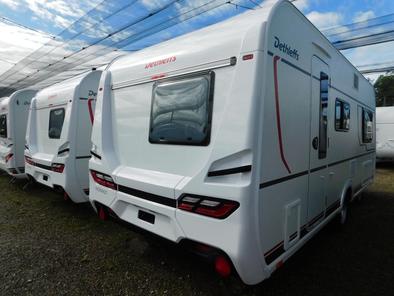 Dethleffs Nomad 490 EST Backofen, Heckbad mit Dusche - Bild 6