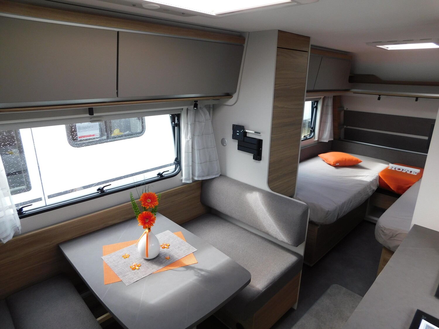 Dethleffs Nomad 490 EST Backofen, Heckbad mit Dusche - Bild 7