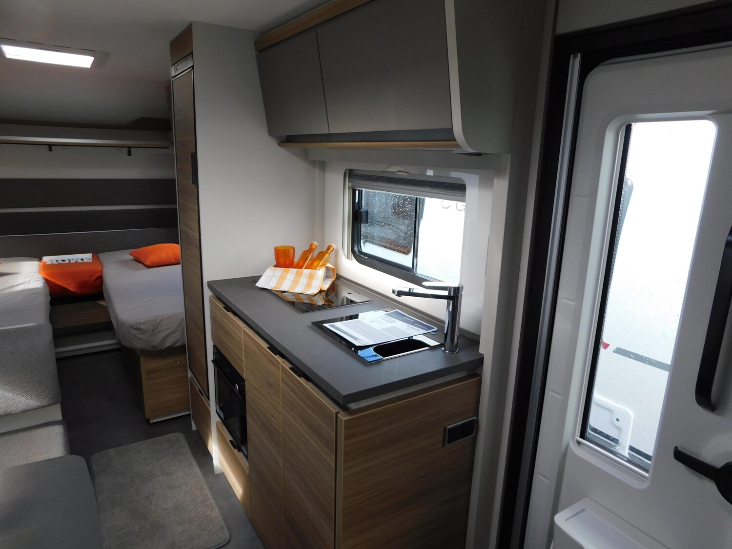 Dethleffs Nomad 490 EST Backofen, Heckbad mit Dusche - Bild 8