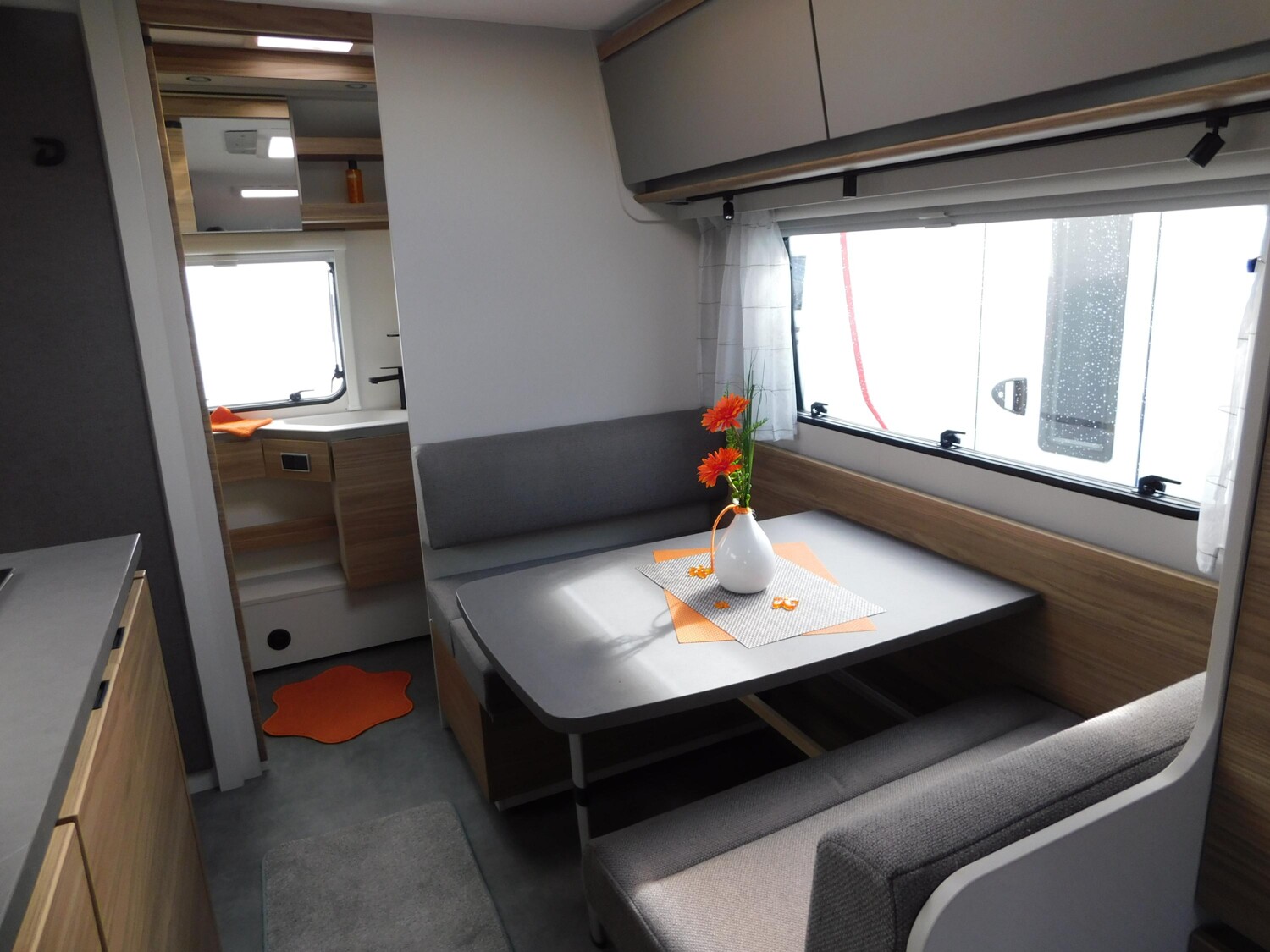 Dethleffs Nomad 490 EST Backofen, Heckbad mit Dusche - Bild 10
