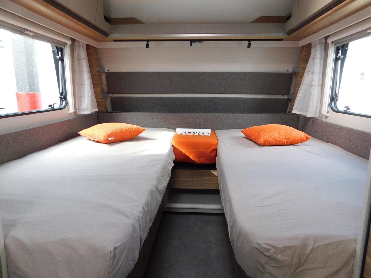 Dethleffs Nomad 490 EST Backofen, Heckbad mit Dusche - Bild 11