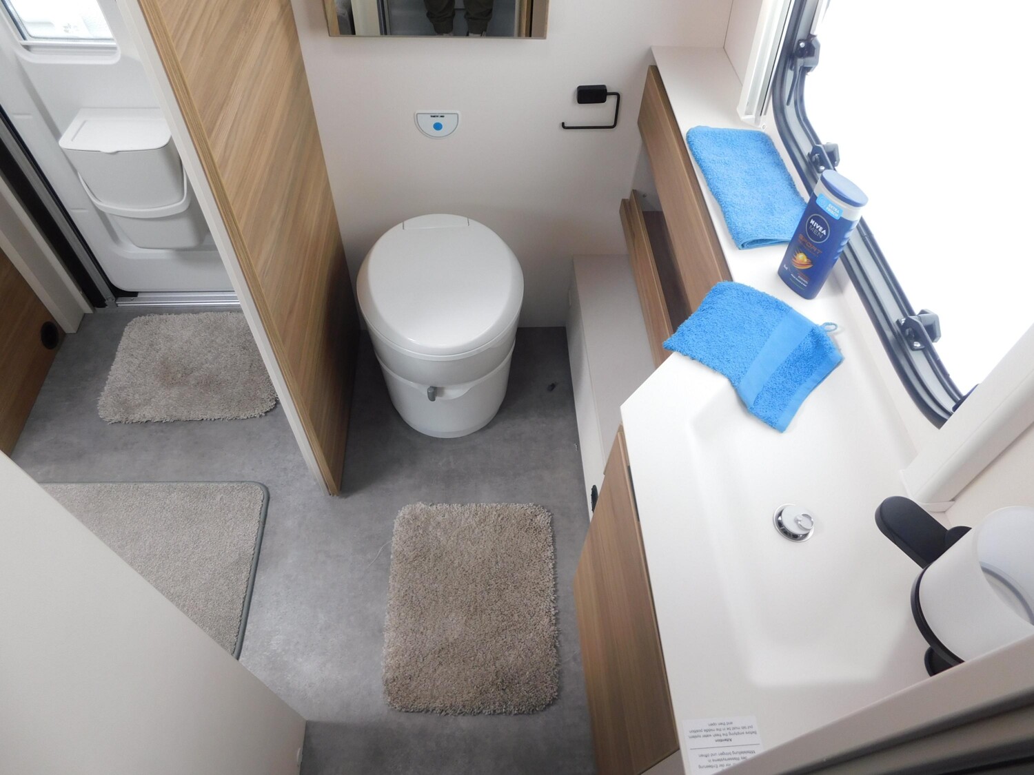 Dethleffs Nomad 490 EST ATC+Duo-Control+Bugfenster+1800g - Bild 12