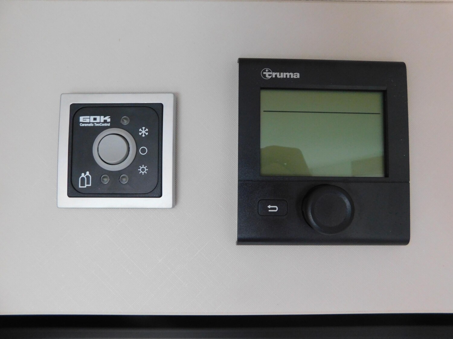 Dethleffs Nomad 490 EST ATC+Duo-Control+Bugfenster+1800g - Bild 16