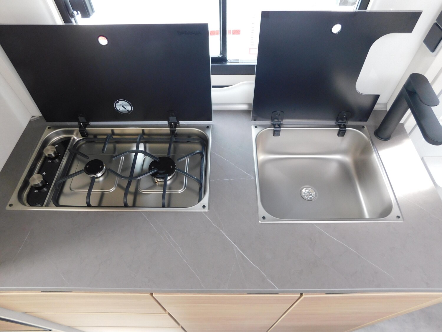 Dethleffs Nomad 490 EST ATC+Duo-Control+Bugfenster+1800g - Bild 9